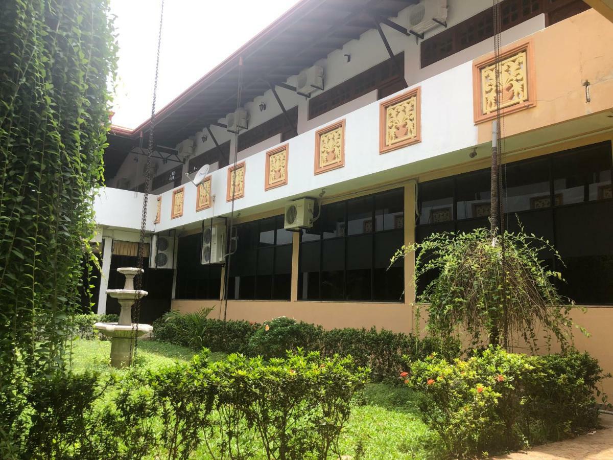 Grand Camellia Hotel Ambalantota Exterior photo
